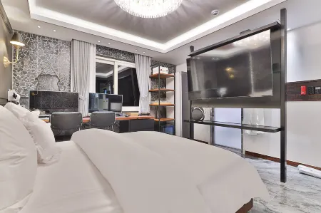 February, Riverside Gyeongsan