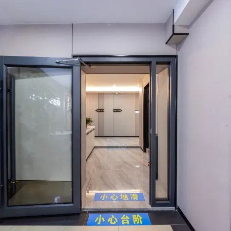 Lvju Smart Homestay (Zhangye Road Pedestrian Street)