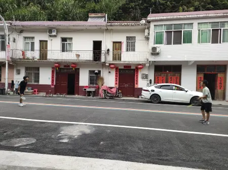 Caihong Farm Stay Отели рядом с достопримечательностью «Longjingxia Waterfall»