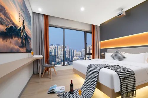 Wangyu Light Residence Homestay (Wuhan Longhu Baisha Sky Street)