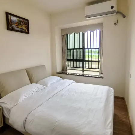 Maoming Seaside Pineapple Honey B&B (Binhai Tourism Highway)