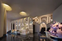 她與繁花•RARAHOTEL(五一廣場國金中心店) 禦書樓附近的飯店