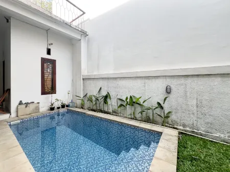 Kanha Homestay near Pantai Pandawa RedPartner