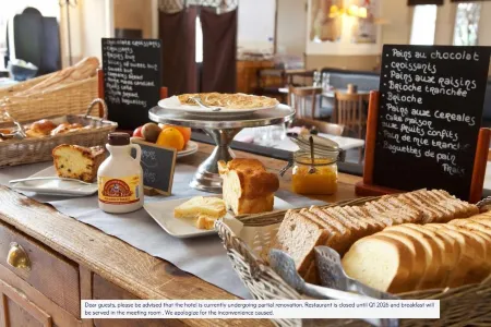 Golden Tulip Avignon le Paradou Отели в г. Нов