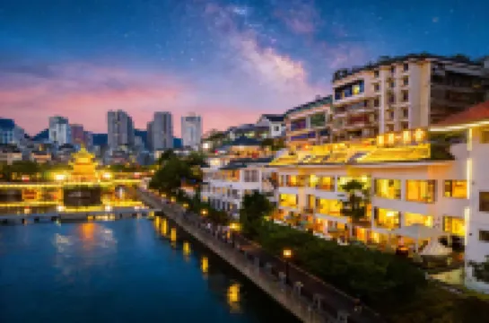 Beautiful Coast Yanshe River View B&B (Guiyang Jiaxiulou Qingyun Market Store) โรงแรมใน