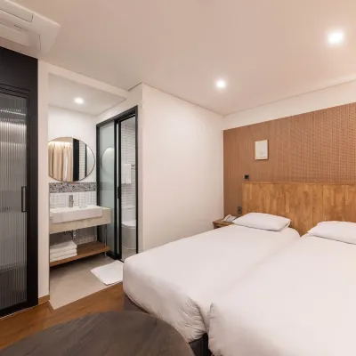 Ara Hotel Hotels near Sinseol-dong Station