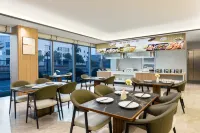 โรงแรมเดย์ส วินด์แฮม อันจี้ - พร้อมอาหารเช้า