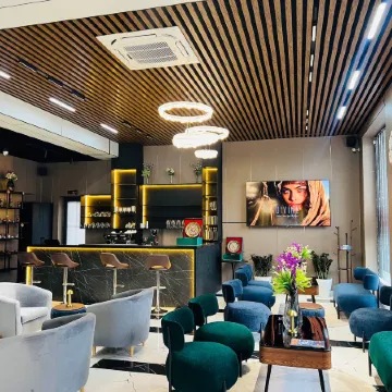 SM LUXURY HOTEL