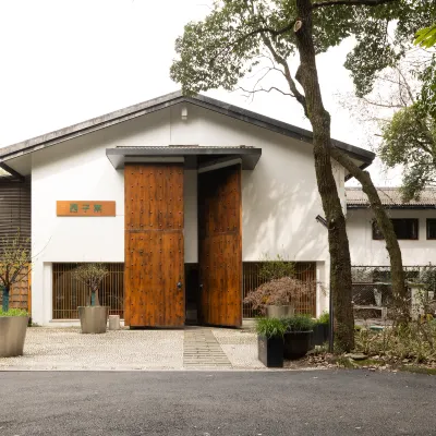 Hangzhou Xizitang Homestay (Xihu Lingyin Store) Hotels near Xihu