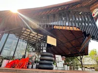OASIS Vang Vieng Resort & Cafe Hotels near Silver Cliff