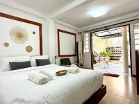 บ้านอินตา โฮสเทล โรงแรมใกล้วัดพระมหาธาตุ