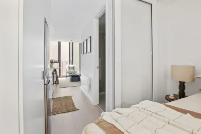 Stylish Stay on Courtenay - 1BR APT Отели в г. 