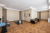 Yilong Hotel (Zhangye West Railway Station Bell Tower - Gym