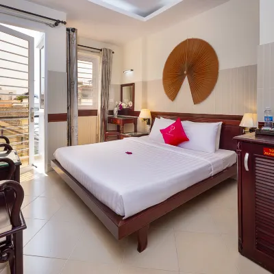 Pink Horizon Saigon Airport Hotel Hotels near District 11
