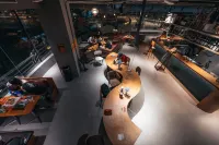 F18 Hub Hostel - วิว