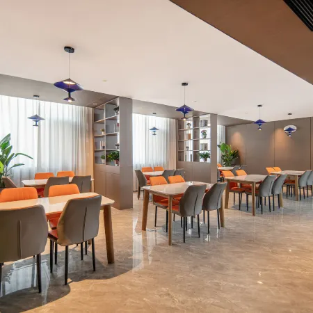Licheng·Zhi Hotel (Pingdingshan Railway Station & Hebin Park Branch)