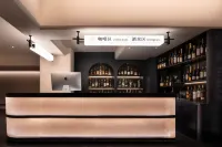 Yinmo Hotel (Guiyang Jiaxiu Tower Yitian City)