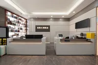 Silk Road Wenlan Hotel (Urumqi Economic Development Wanda Railway Station) - parking