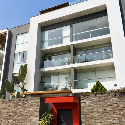 Velasco Astete Chacarilla Apartment – 4 Bedrooms Hotels near Monterrico Racecourse