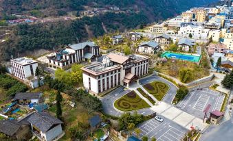 Gongga cliff Hot Spring Hotel