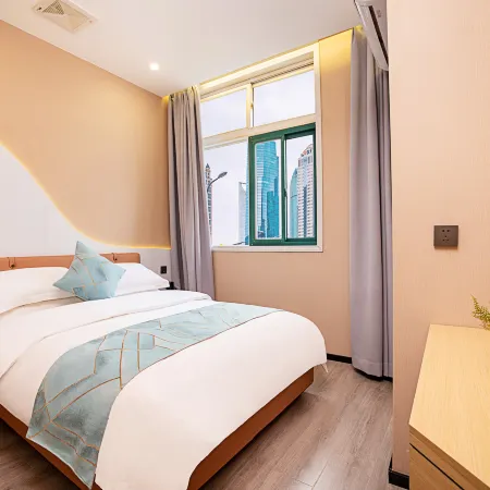 Beidou E-sports Hotel (Xuchang Caowei Ancient City Pang Donglai Life Square)