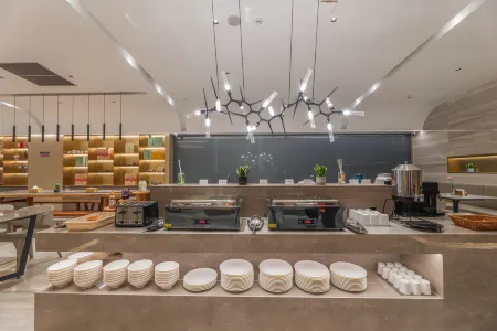 Yiju Life Hotel (Yuyao Station Wucaicheng) Отели в г. Юйяо