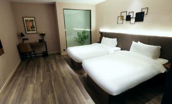 Homeinn Plus Hotel (Danzhou Summer Square Bus Station)