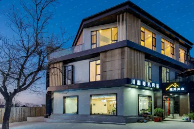 HuashanMong Kok Boutique Design B&B (at Huashan Scenic Area Ticket Office)