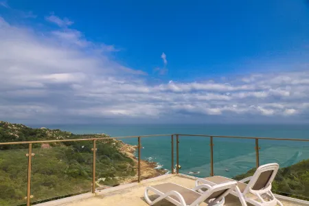 TURTLE BAY REZEN SEASONS HOTEL Отели рядом с достопримечательностью «Turtle National Reserve Areas»