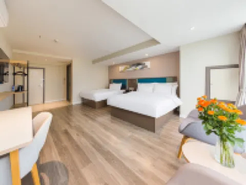 โรงแรมโฮมอินน์อีส (สถานีรถไฟเหนือกุ้ยหยาง) โรงแรมในกุ้ยหยาง