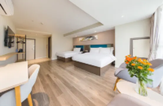 โรงแรมโฮมอินน์อีส (สถานีรถไฟเหนือกุ้ยหยาง) โรงแรมใน