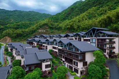 Gexian Village Pillow Mountain Hotel