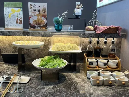 Homeinn Selected Hotel (Chongqing Jiefangbei Area Hong Ya Dong Pedestrian Street)