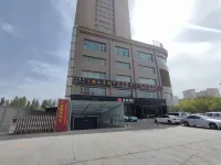 Minghua Hotel (Aksu Tianbai Fashion Shopping Center Xinglong Underground Street Branch) - parking