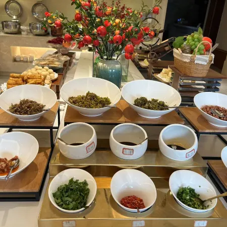 Vienna International Hotel (Near Yueyang South Station & Yueyang County First Middle School)