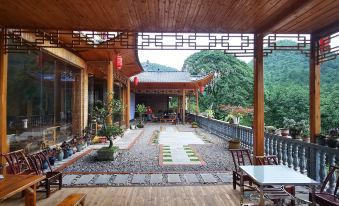 Three Mountains Homestay