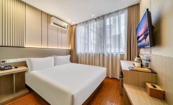 Vatica Hotel (Shanghai International Tourist Resort Huaxia East Road Metro Station)