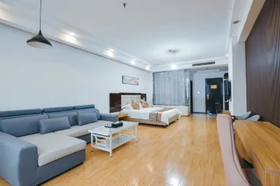 Zhongyi Light Luxury Cloud Hotel (Anqing City Renmin Road Pedestrian Street Xiaosu Road Branch) Hotels near Zhao Puchu Former Residence
