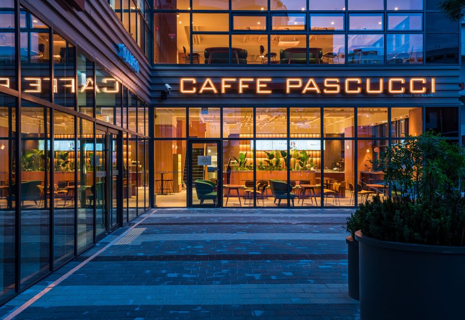 솔라고 명동 호텔 주변 거리 풍경