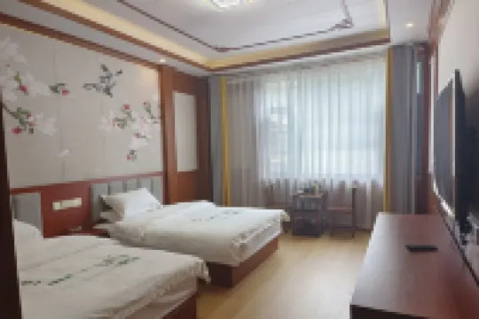 Deqin Fuyuan Business Hotel