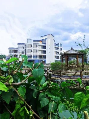 Champs Elysees Resort (Huidong Andun Hot Tang Branch) Hotels near Guilong Temple