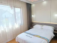 Lakeside Youshe Homestay (Zhumadian Royal Inn)