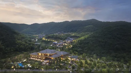 Phoenix River Yixing Отели рядом с достопримечательностью «Yulongtan Ming and Qing Ancient Town»