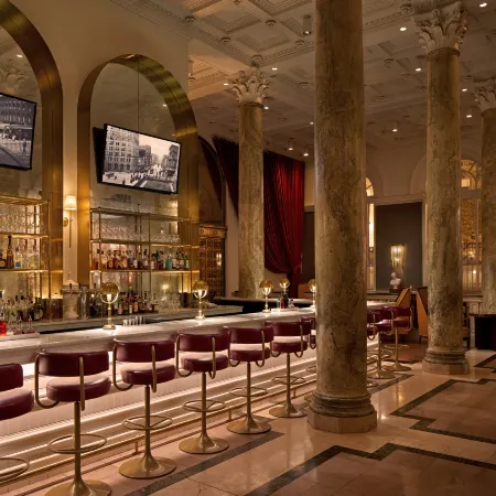 Riggs Washington DC Отели рядом с достопримечательностью «Станция метро Center»