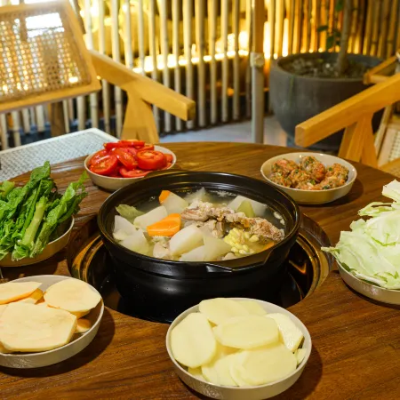 Xianshiyijiu Homestay（Dujiangyan lrrigation Project Scenic Spot Nanqiao Store）
