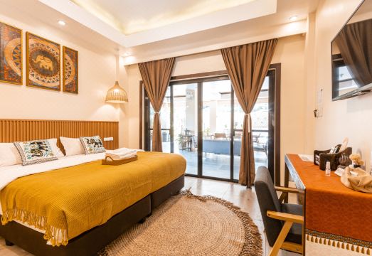 몰리 리조트의 시원한 야외 수영장