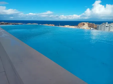 So City Hotel Отели в г. Сент-Джулианс