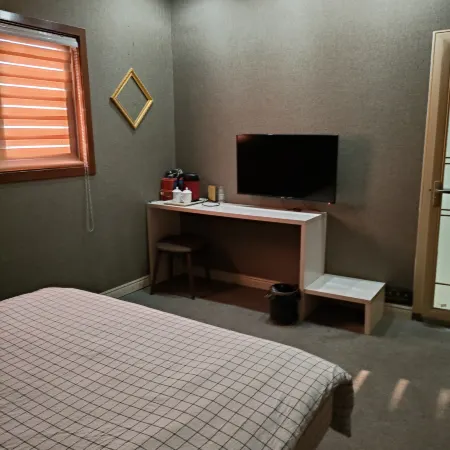 Fengqiu Sunshine Themed Homestay Hotels in Fengqiu