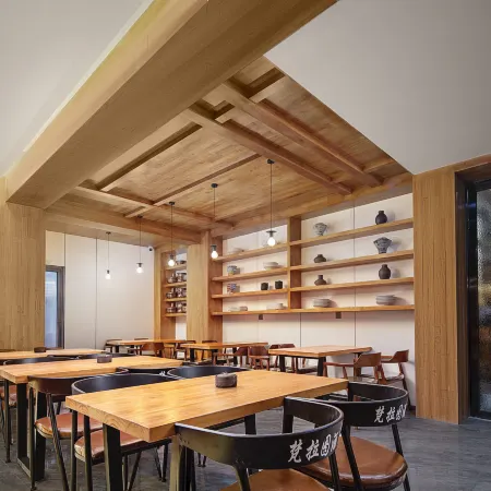VALATOMS Van Latu Hotel (Siguniang Mountain Scenic Area Second Branch)