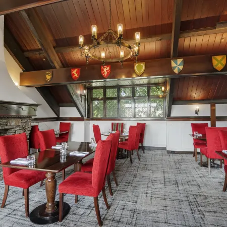 Scenic Hotel Cotswold Отели рядом с достопримечательностью «Папани»